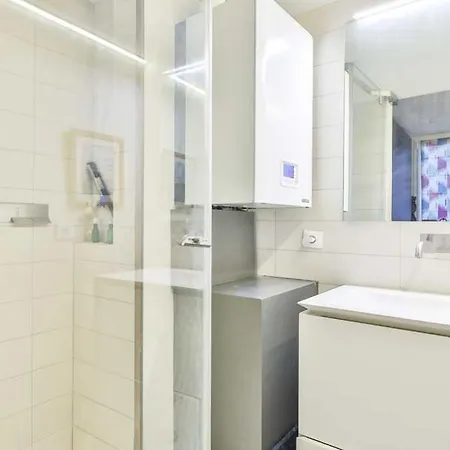 Bright Functional Flat With Balcony- View Pantheon Appartement *