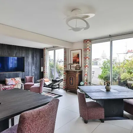 Bright Functional Flat With Balcony- View Pantheon *
