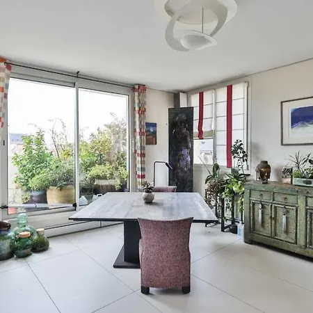 Bright Functional Flat With Balcony- View Pantheon