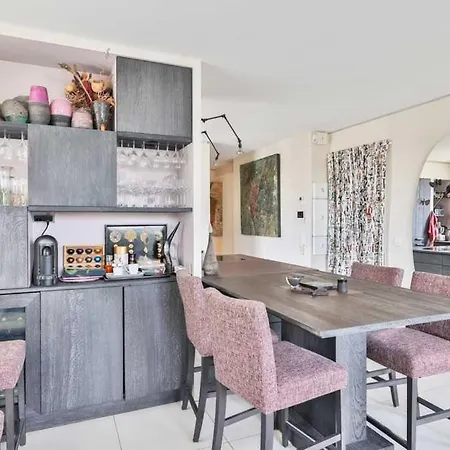 Bright Functional Flat With Balcony- View Pantheon Appartement